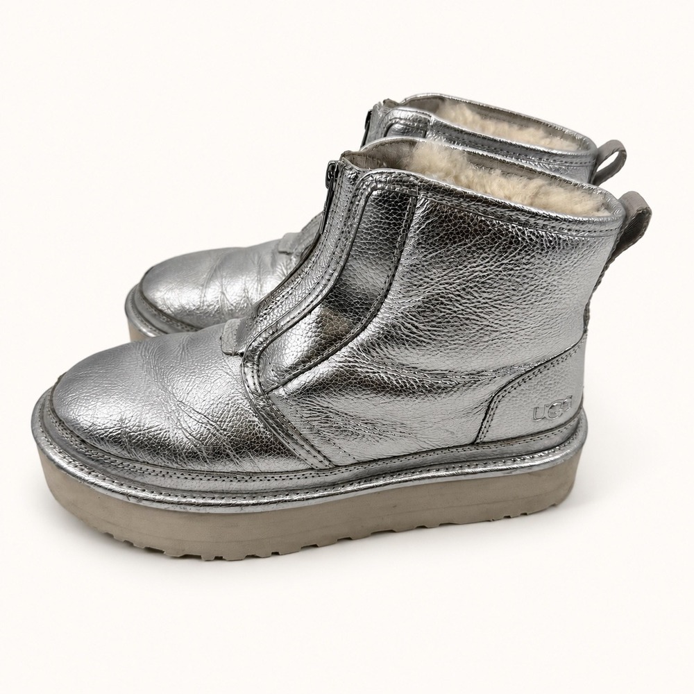 UGG Neumel Platform Zip Silver Shine Womens 10  Platform Chukka Boot Futuristic
